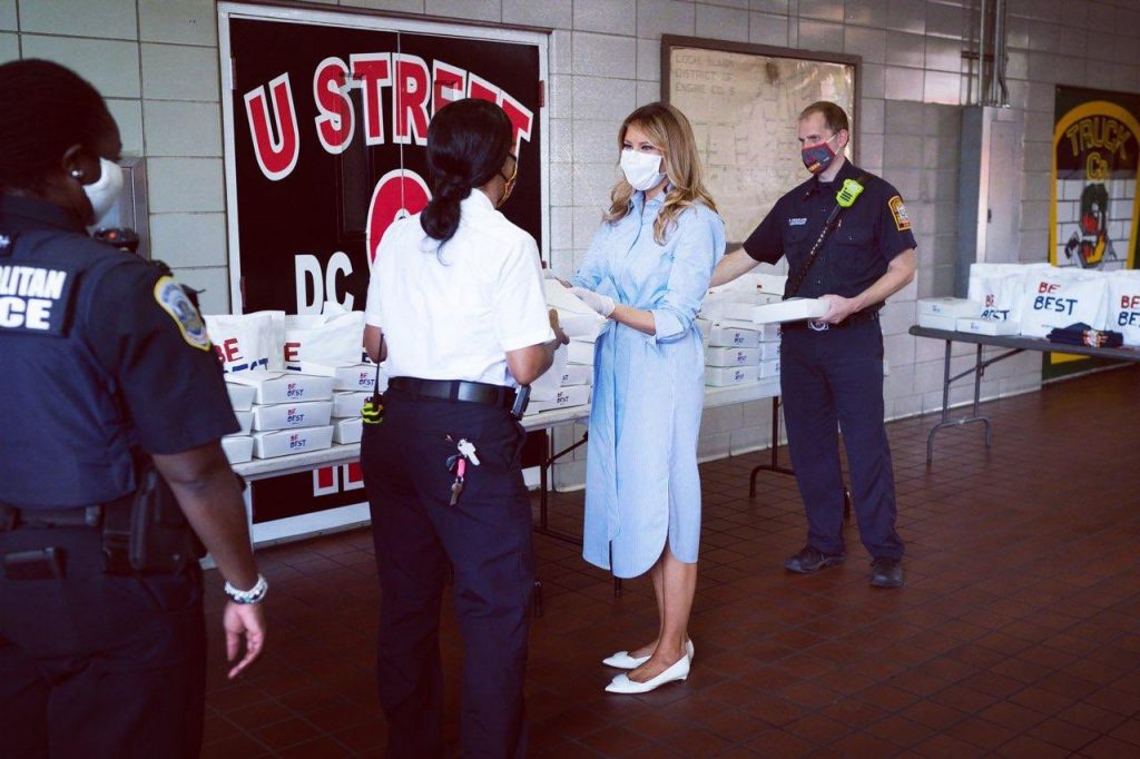 Melania visits DC's first responders (Image Source: Twitter)